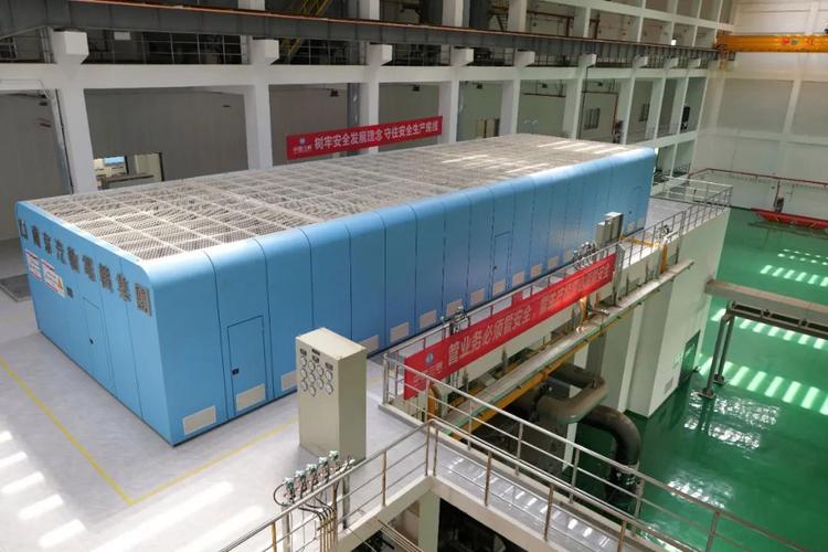 垃圾發(fā)電汽輪機(jī)組外觀 攝影:湯永浩垃圾運(yùn)輸車輛進(jìn)入廠區(qū)后,先通過